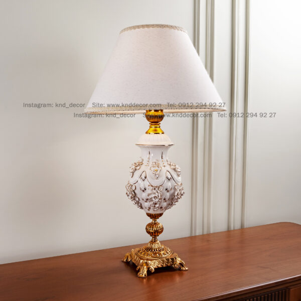 آباژور رومیزی کد ۷ سرامیک سفید طلایی پتینه